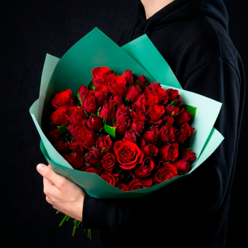 Розы 51 шт Кения красные